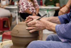Green Celadon Pottery Class at the Global Center (사진)
