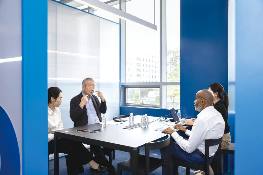 INTRO-DUCING  THE GLOBAL  CAMPUS IN IFEZ (사진)