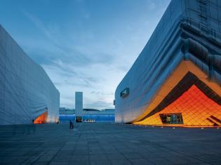 예술의 빛으로 물든, IFEZ 감성 여행 <!-- Not Allowed Tag Filtered --><!-- Not Allowed Tag Filtered --><IFEZ AR (사진)