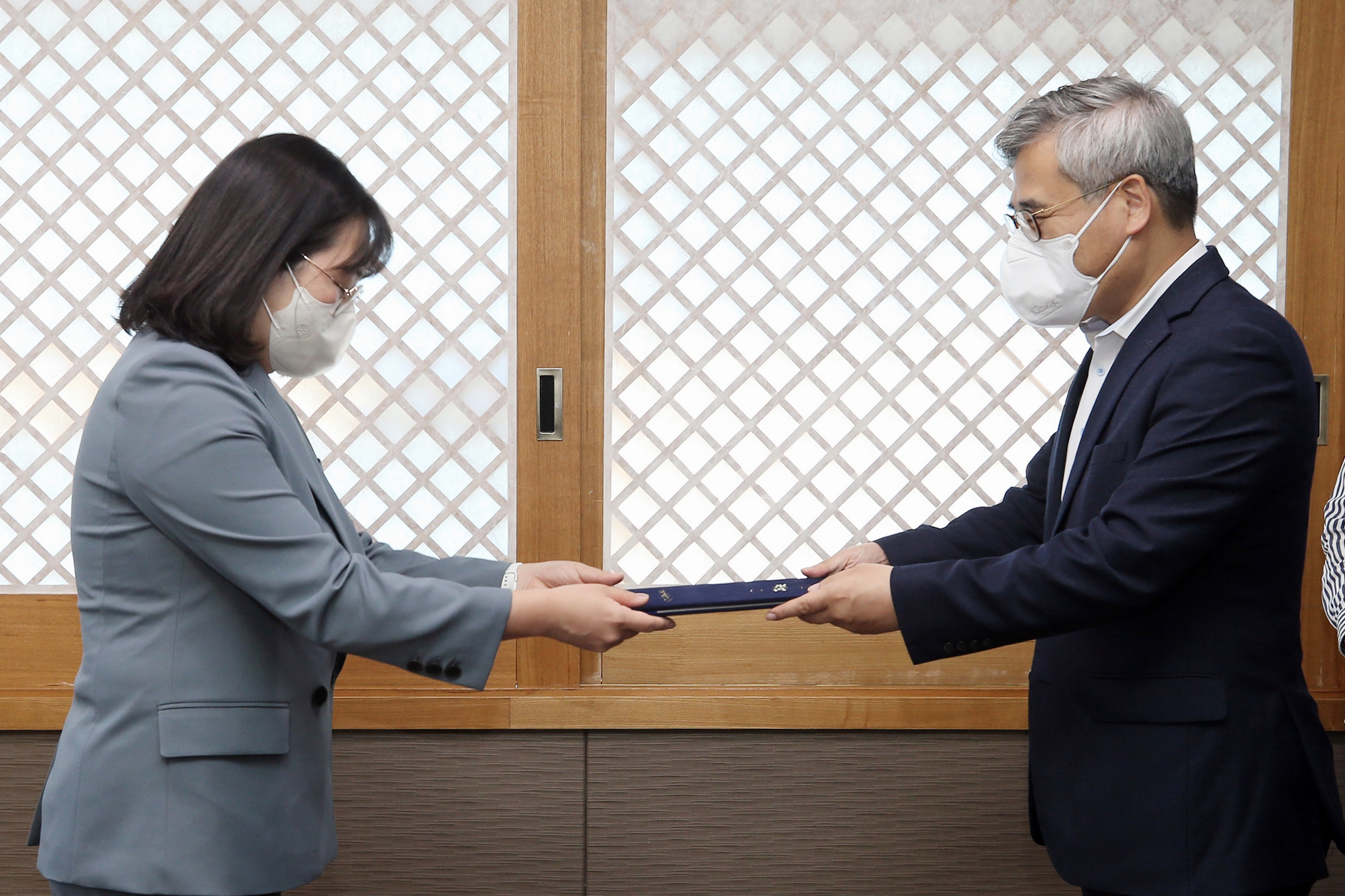 (221019)외국인 법률상담 위원 위촉(5036)-3000px