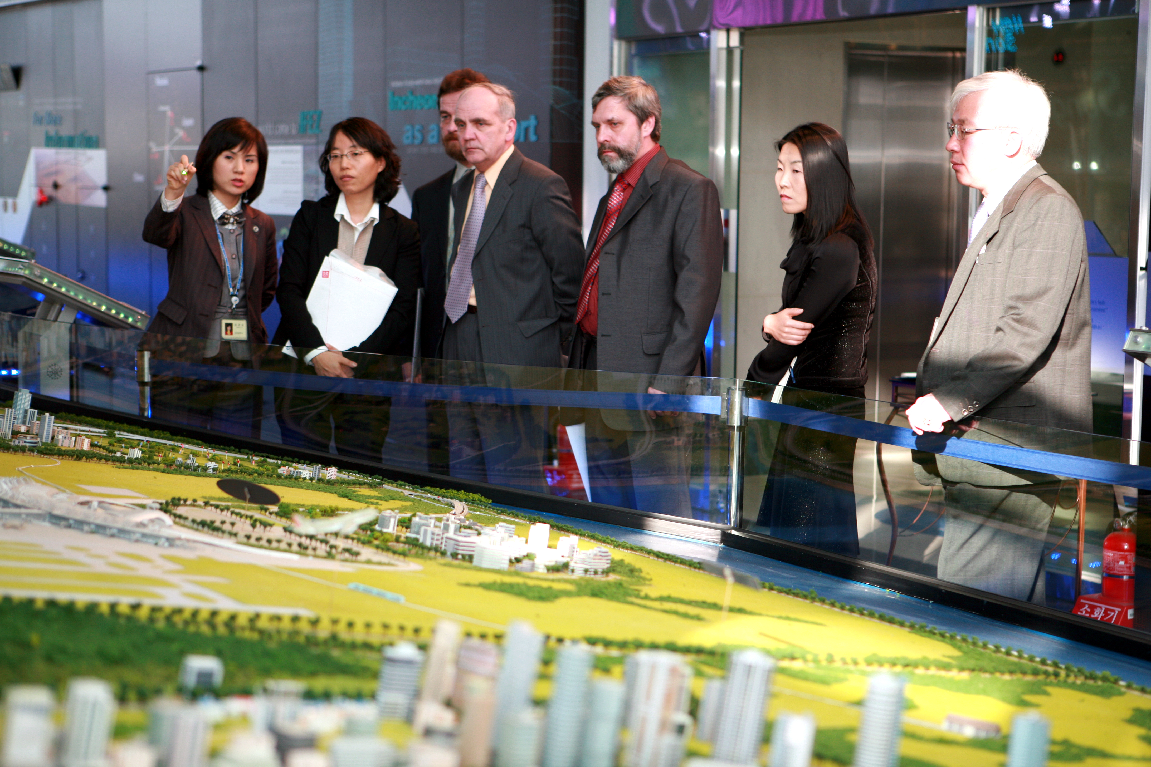 (070404)러시아대학 교수 일행 IFEZ 방문(024942)-원본