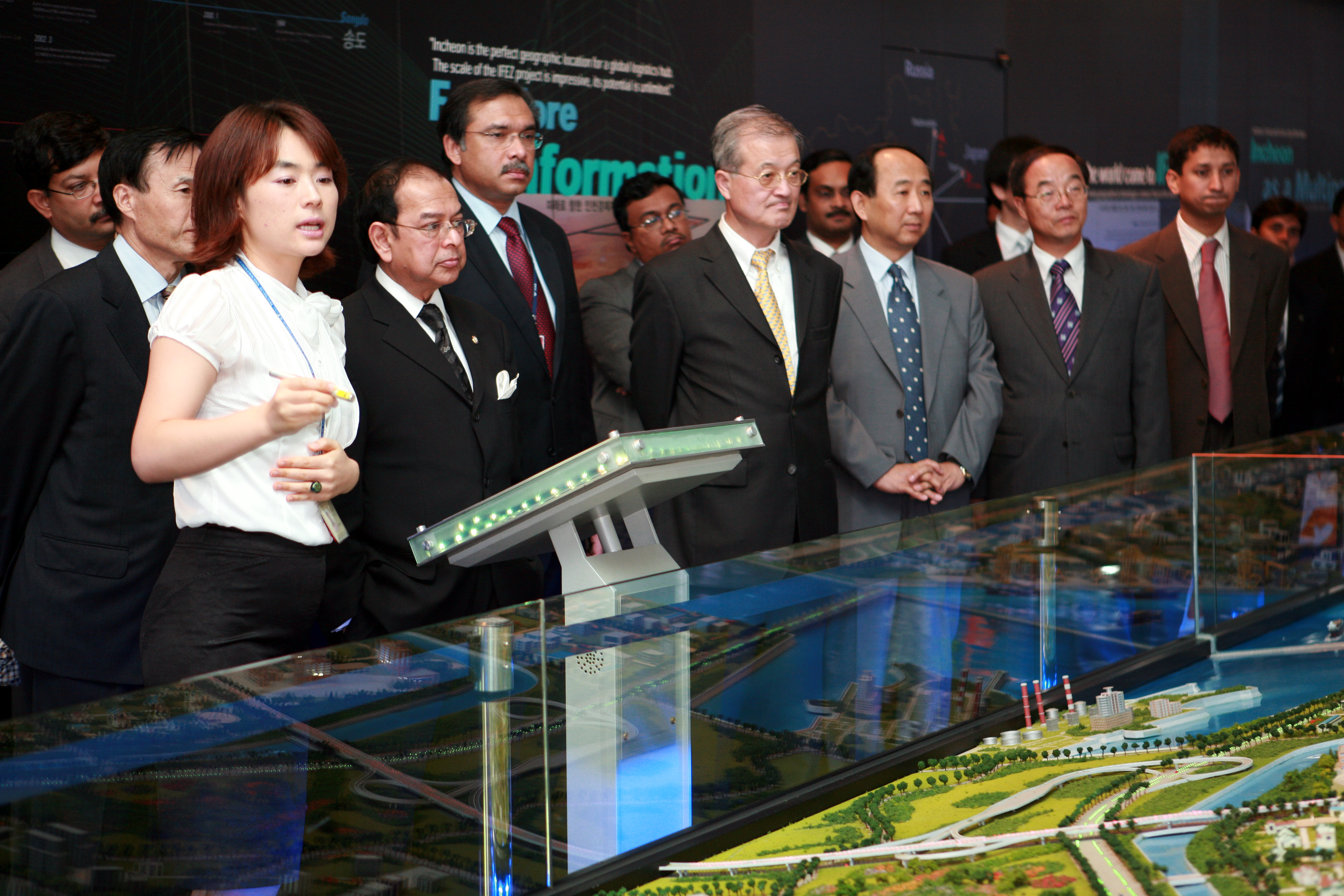 (070606)방글라데시 외무부장관 일행 IFEZ 방문(038273)-원본