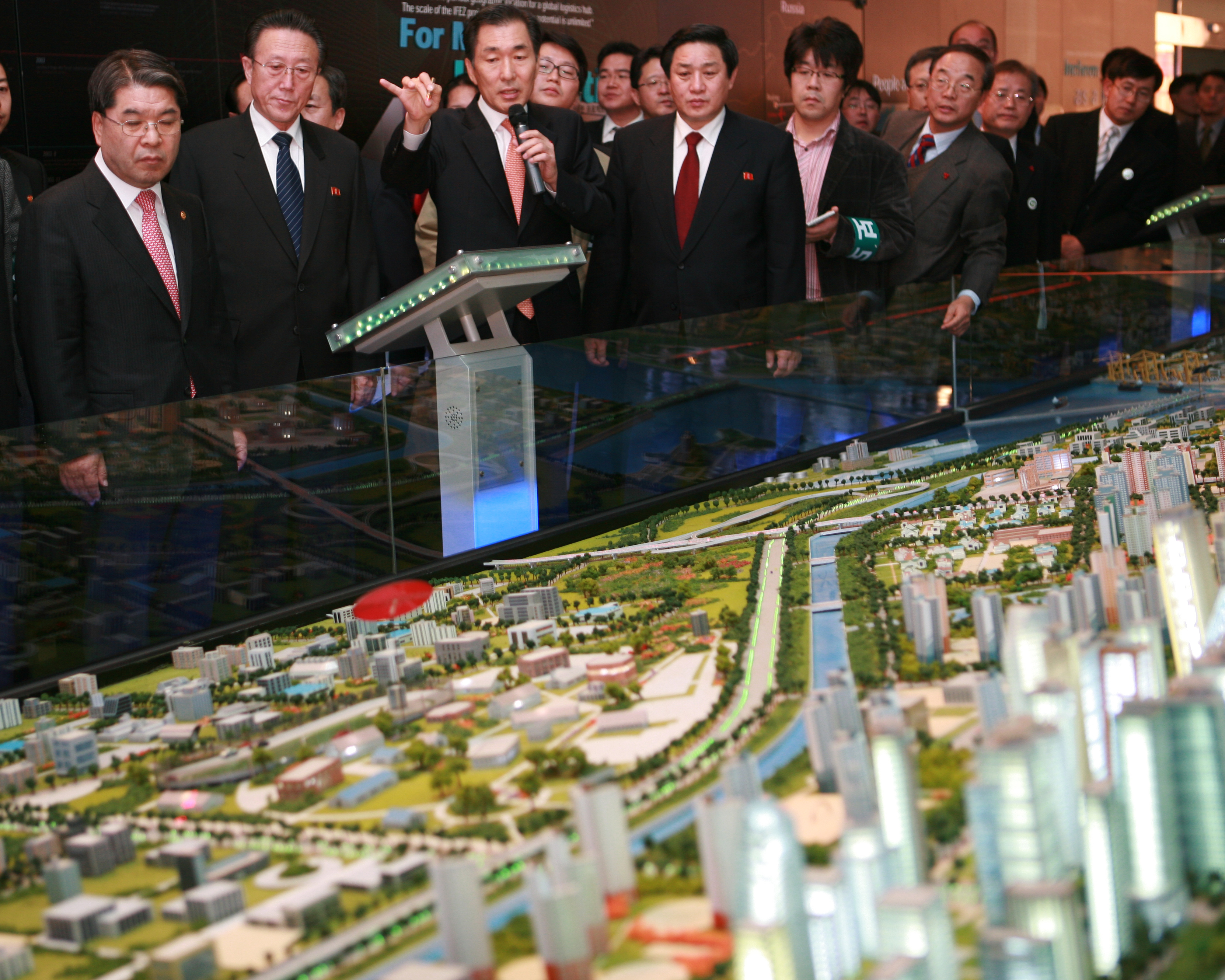 (071129)김양건 북한 통일전선부장 IFEZ 방문(054610)