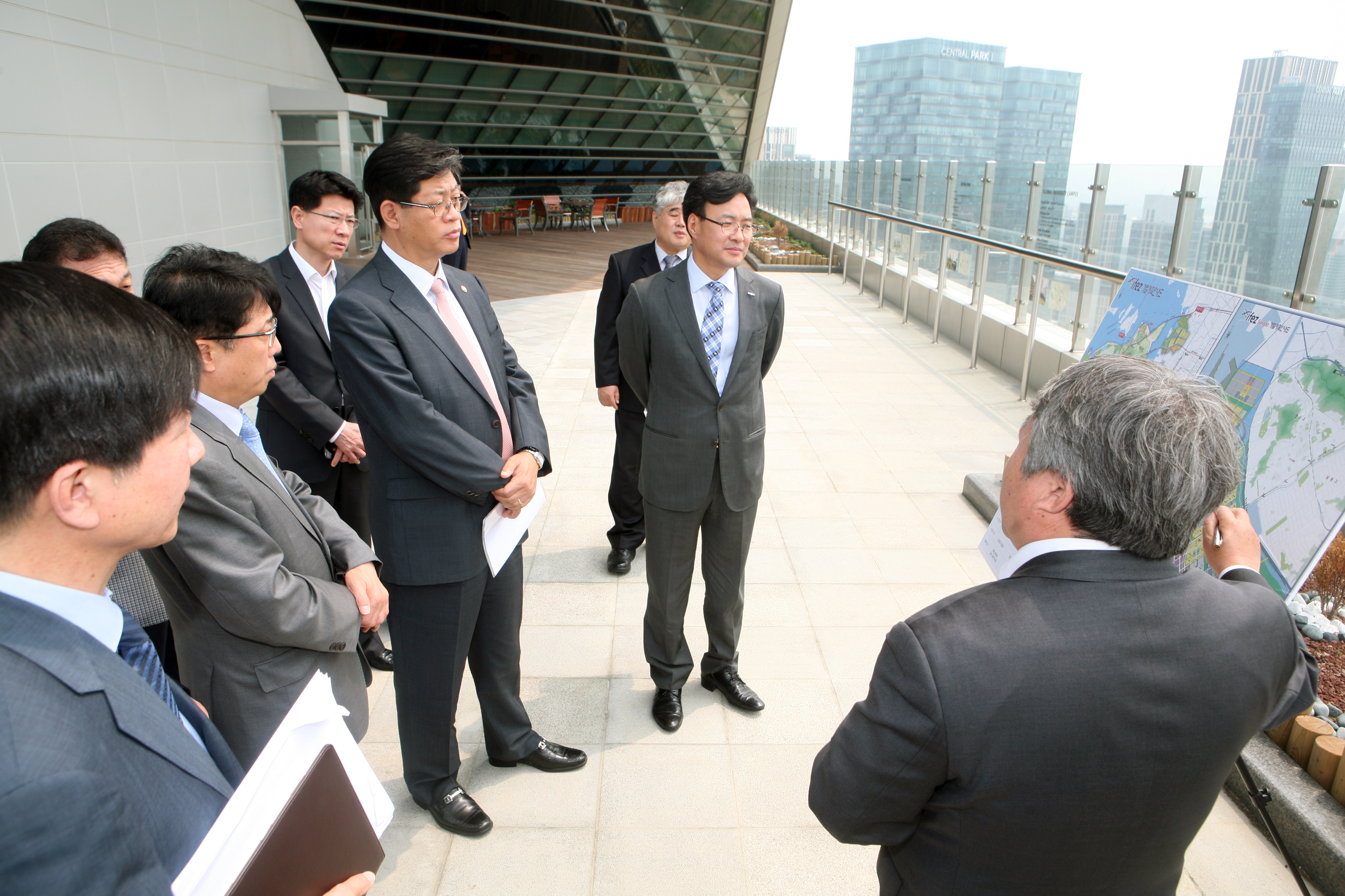 (130522)경제자유구역 서비스허브와 추진방안 간담회(01)