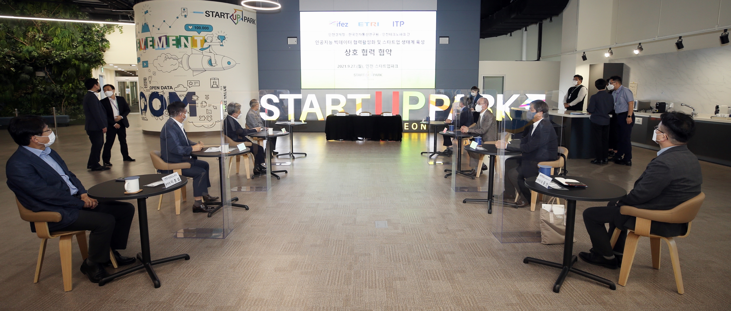 (210927)빅데이터-인공지능 기술지원랩 개소(0879)-3000px