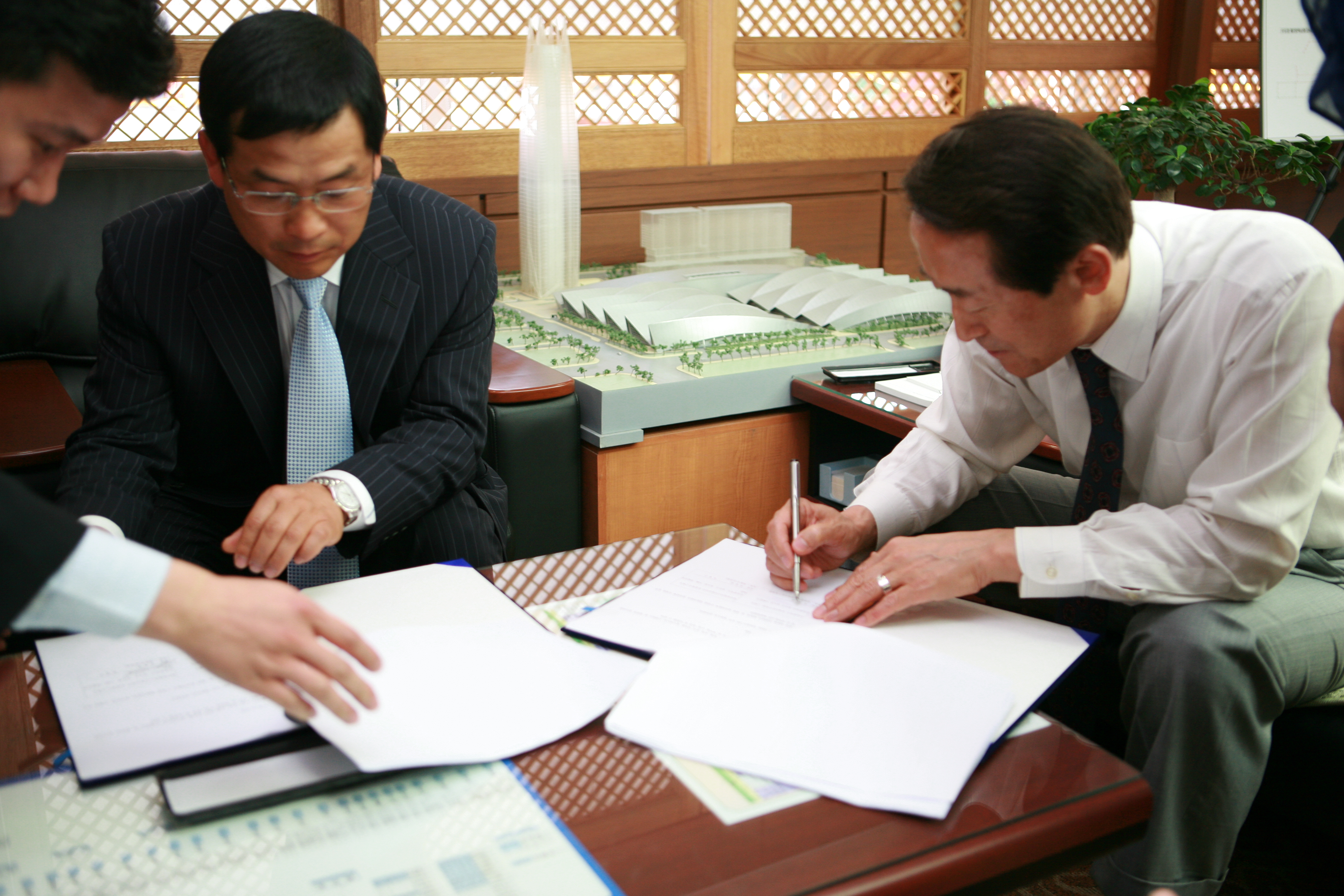 (070608)A1엔지니어링 코리아와 토지매매계약 체결(038323)-원본