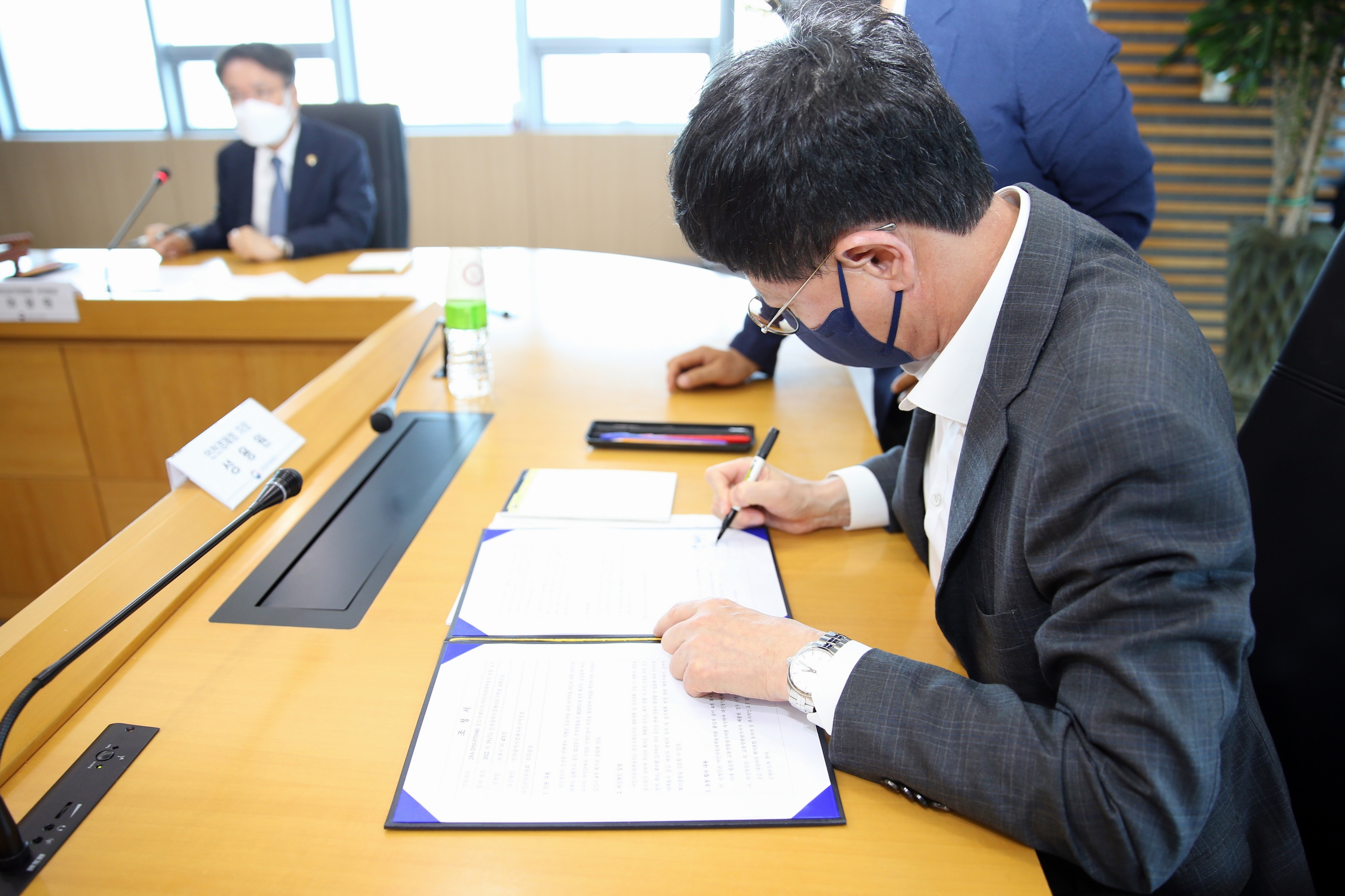 (220519)어민지원대책용지 분할 요구 집단민원 현장 조정회의(7426)-3000px