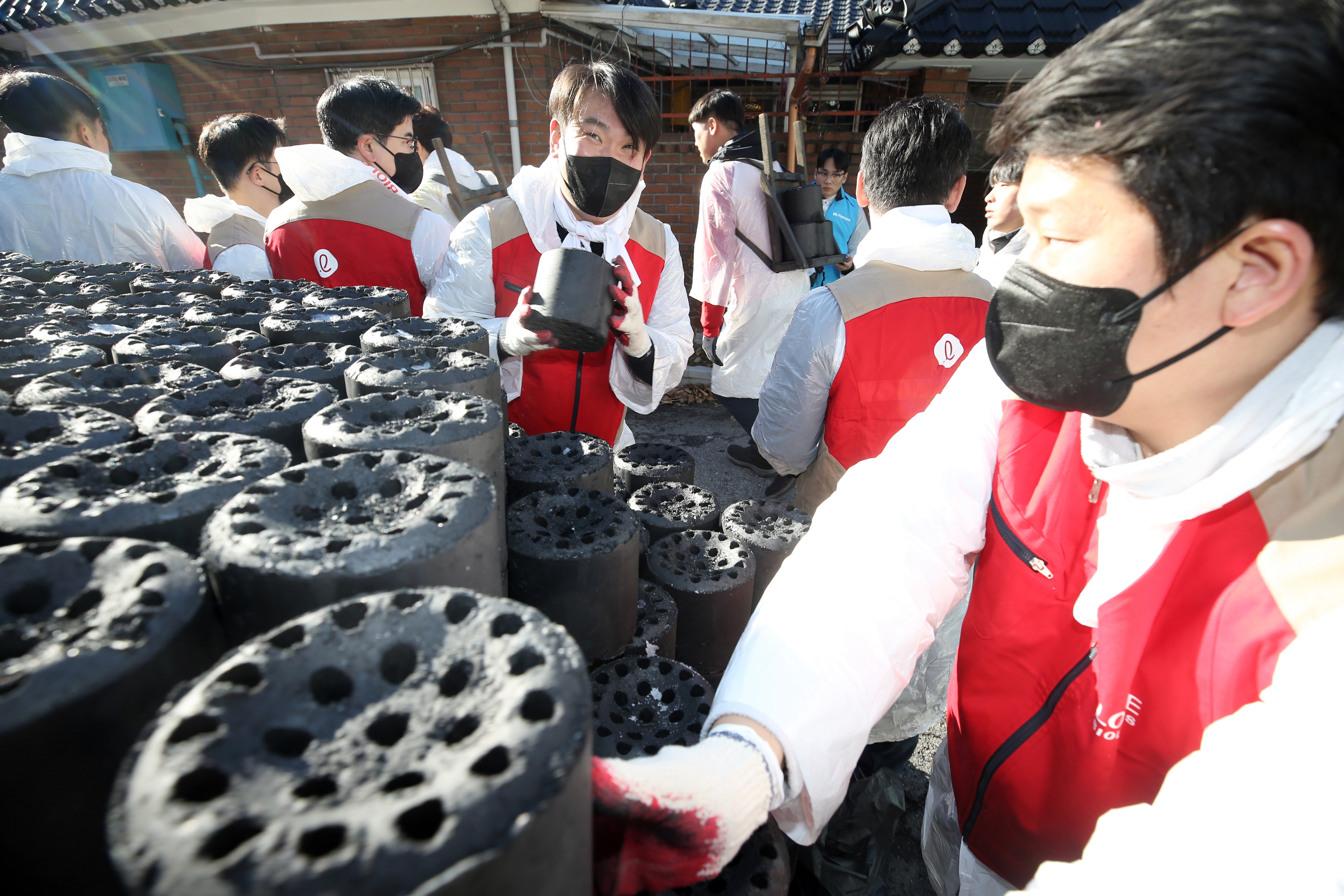 (251205)사랑의 연탄배달(7737)