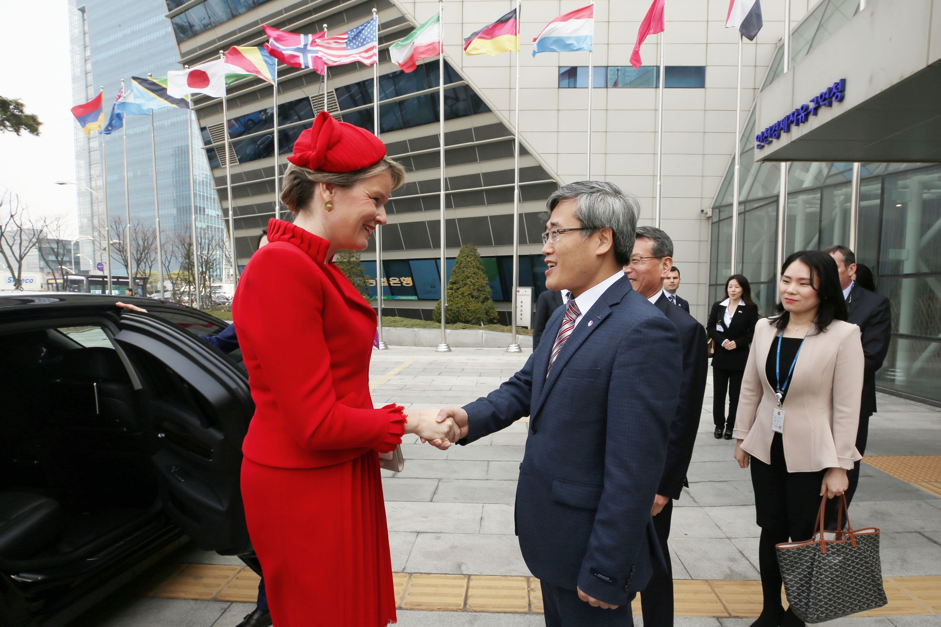 (190327)벨기에 왕비 IFEZ 방문(7659)-3000px