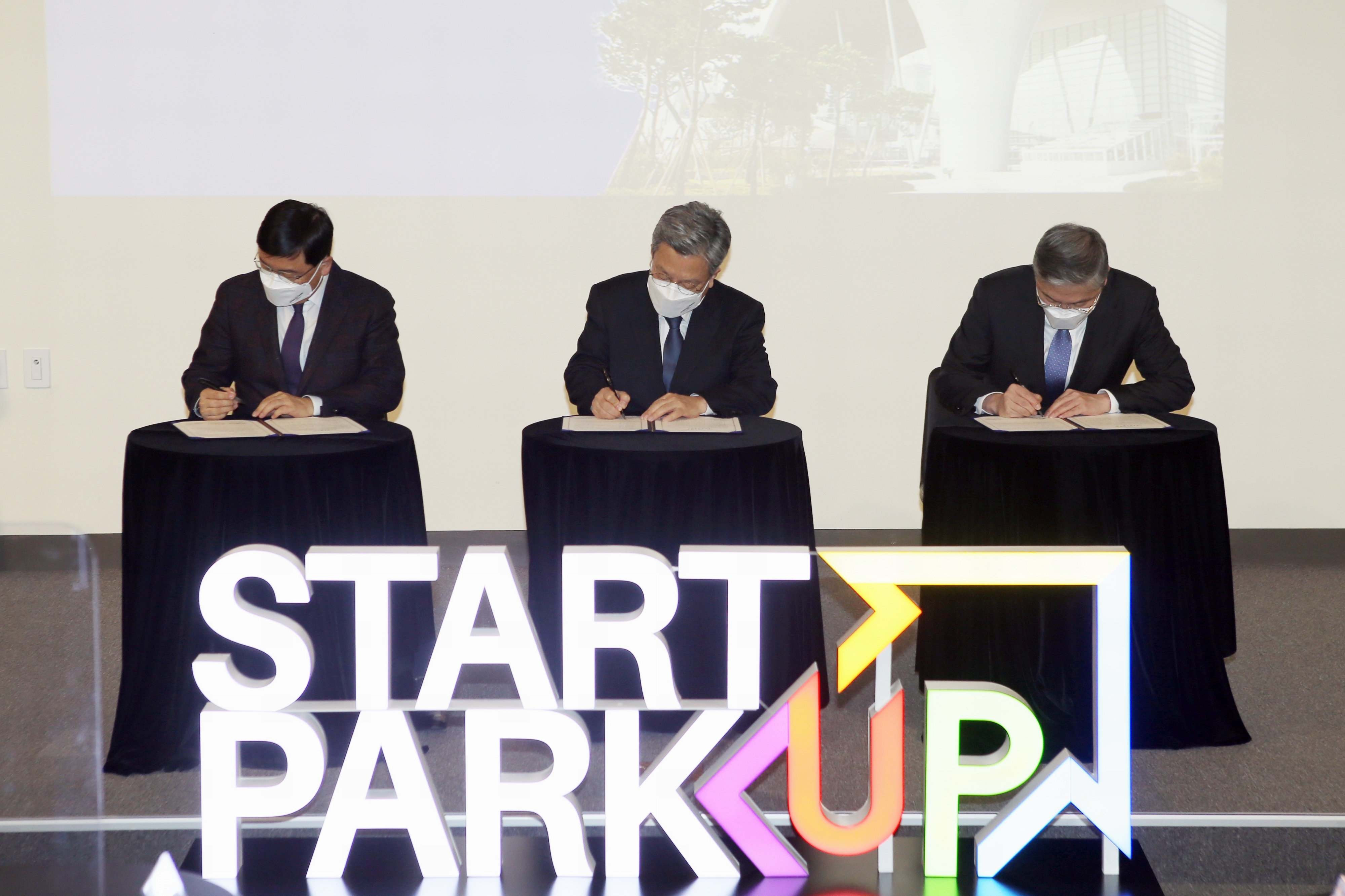 (220222)스타트업파크 바이오기업 육성 지원 업무 협약(1326)-4000px