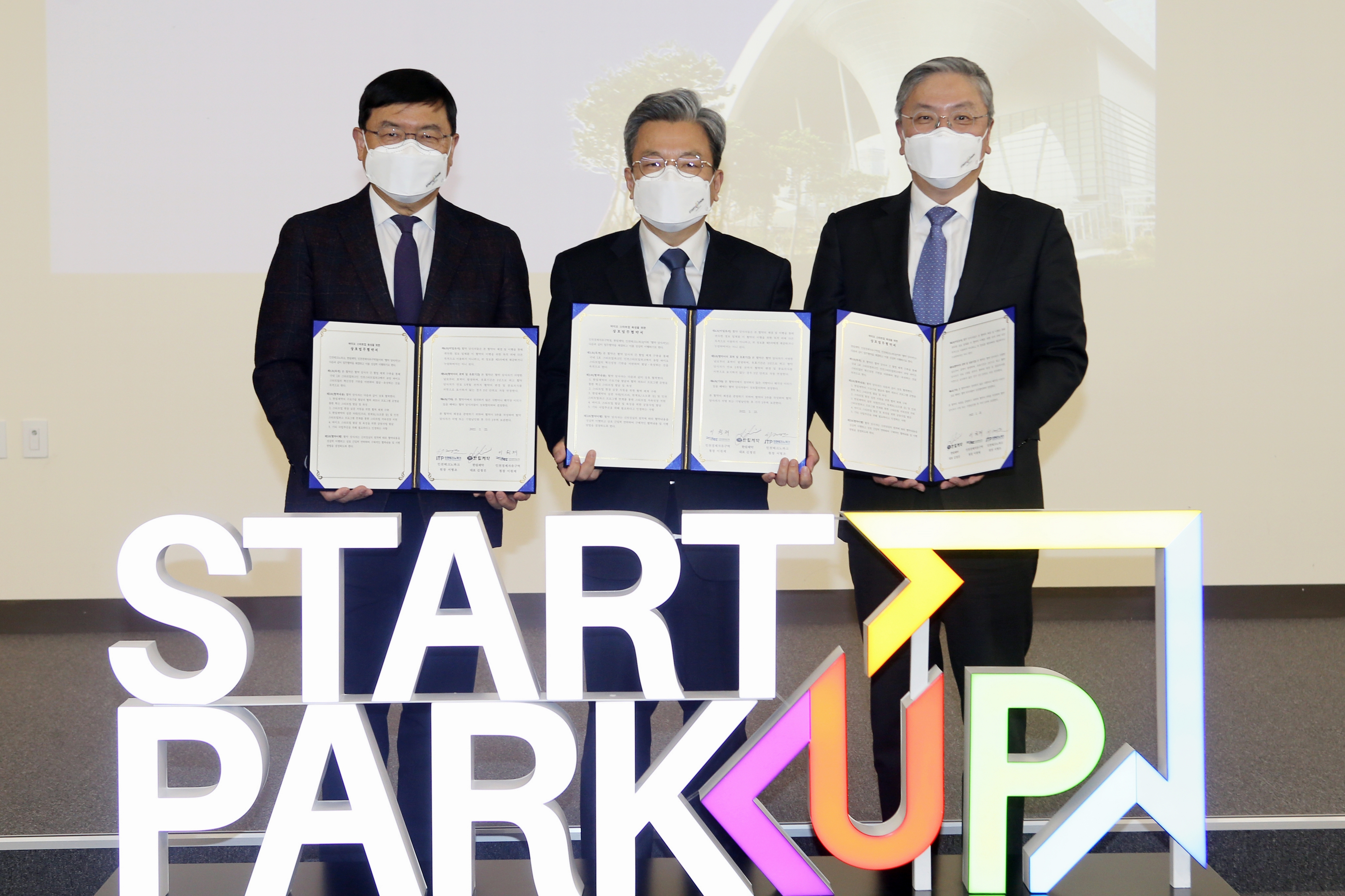 (220222)스타트업파크 바이오기업 육성 지원 업무 협약(1327)-4000px