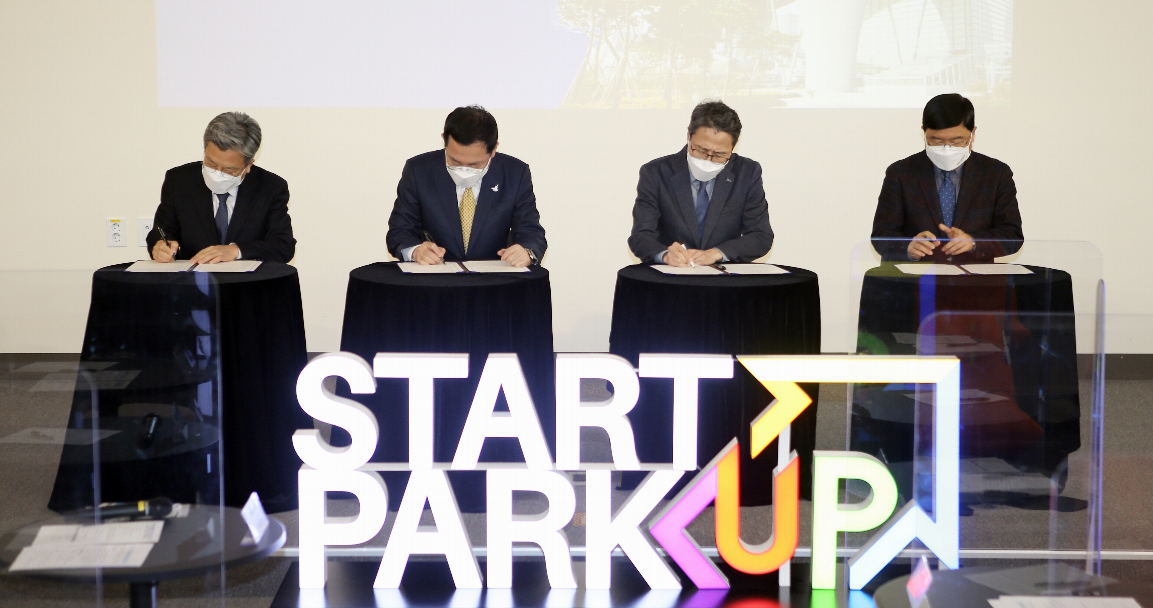 (220228)혁신 스타트업 협력협약 체결(2069)-4000px