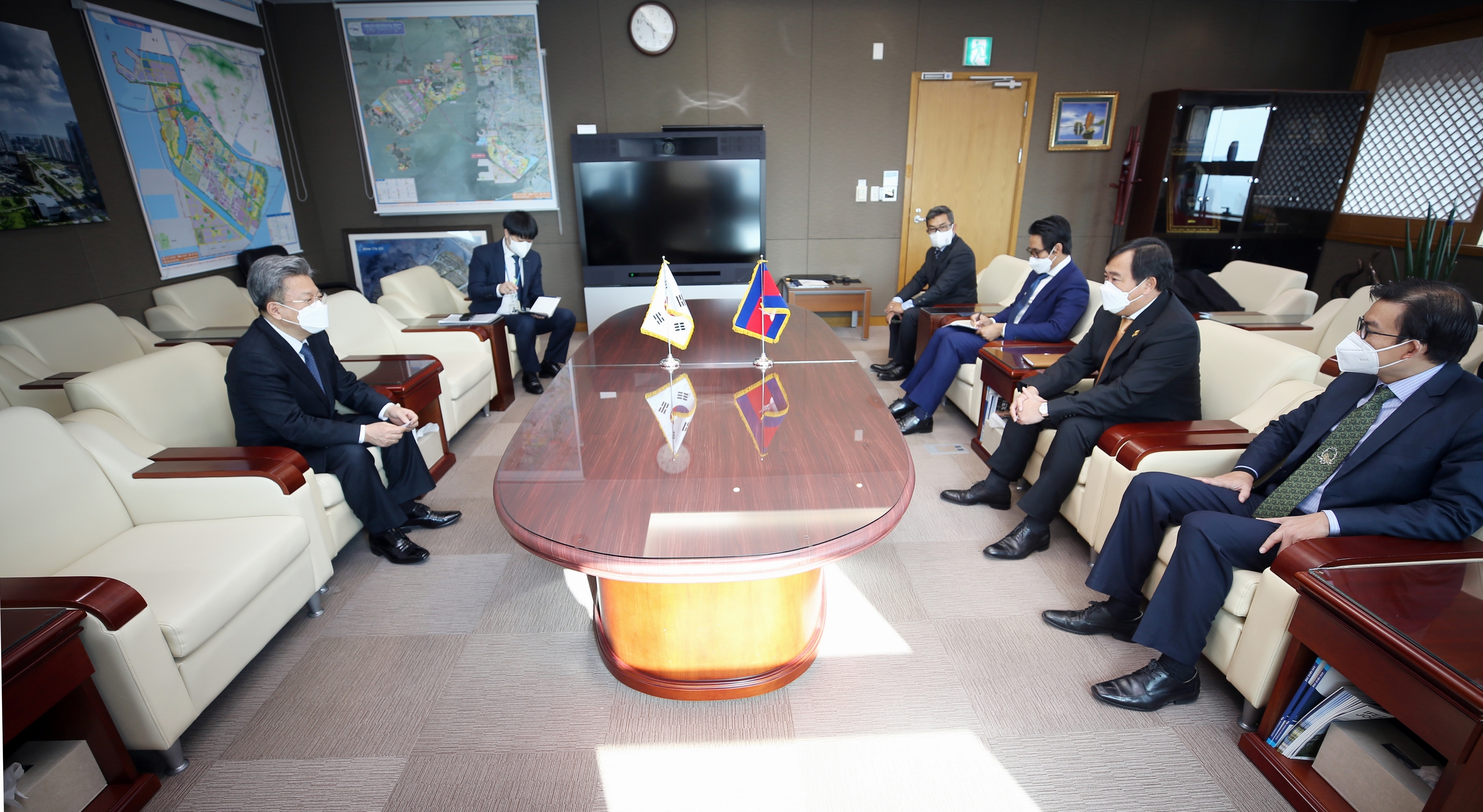 (220216)캄보디아 국회 외교위원장 일행 방문(0917)-4000px