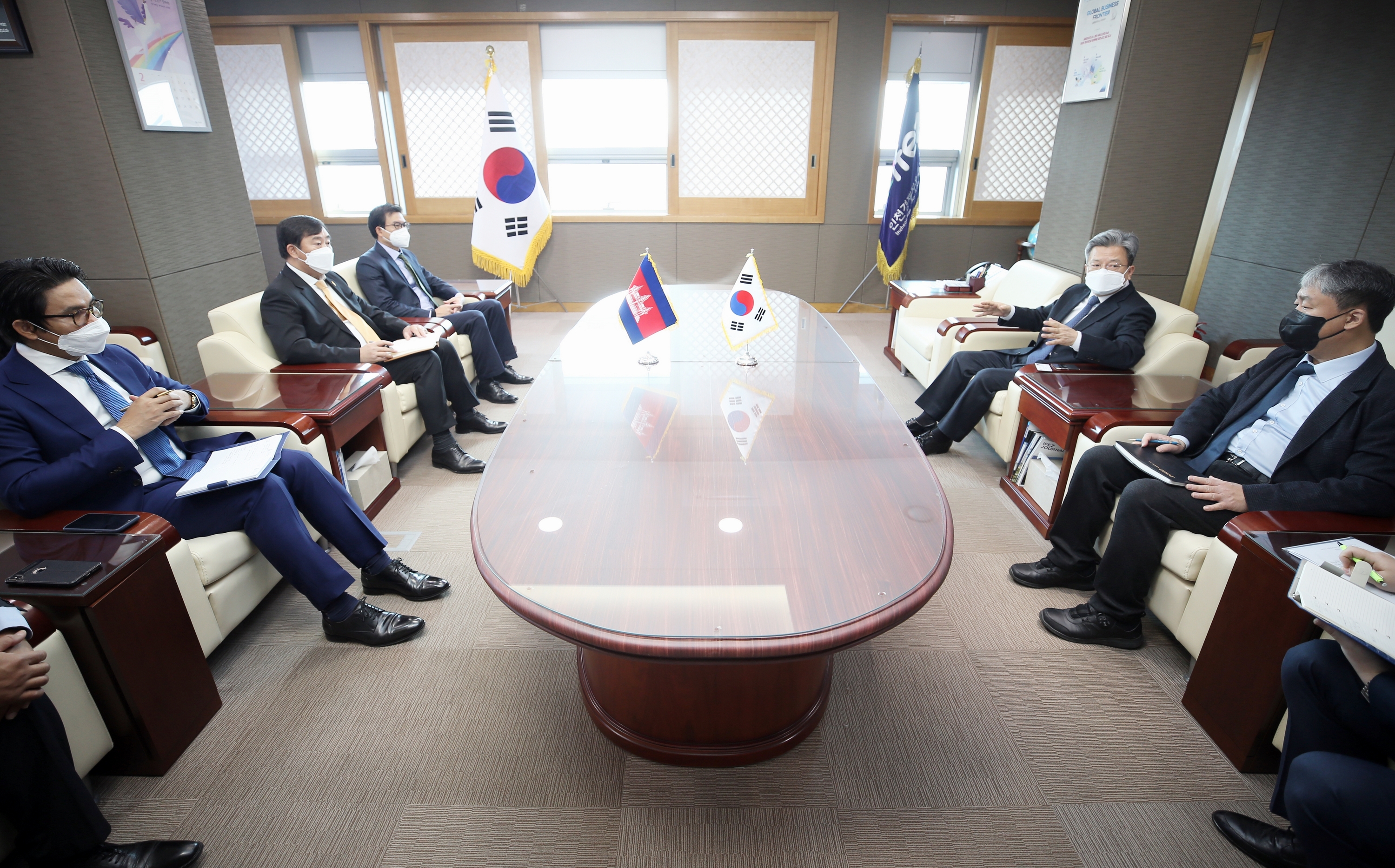 (220216)캄보디아 국회 외교위원장 일행 방문(0920)-4000px