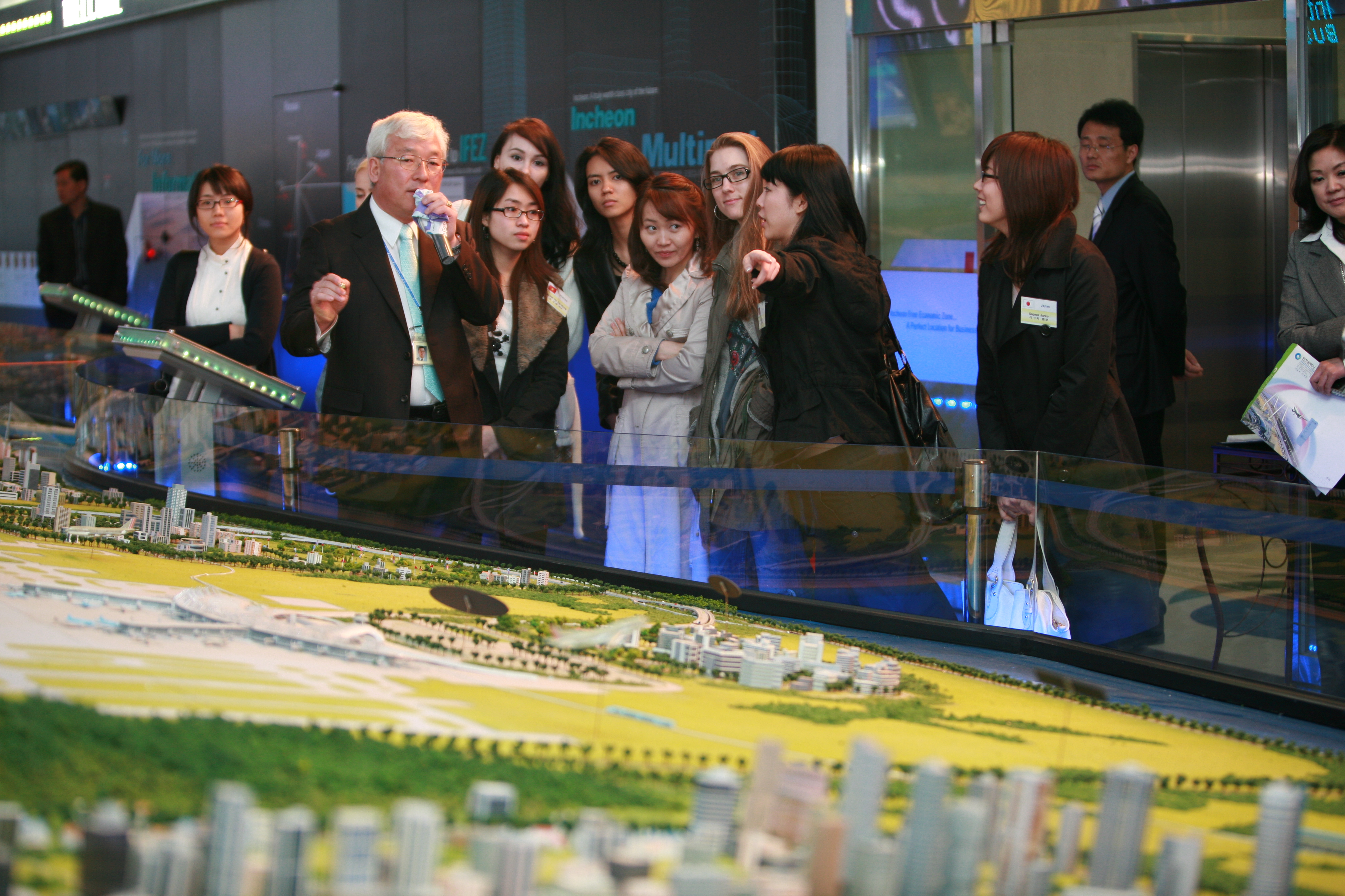 (070410)2014아시안게임 홍보대사 IFEZ 방문(025116)-원본