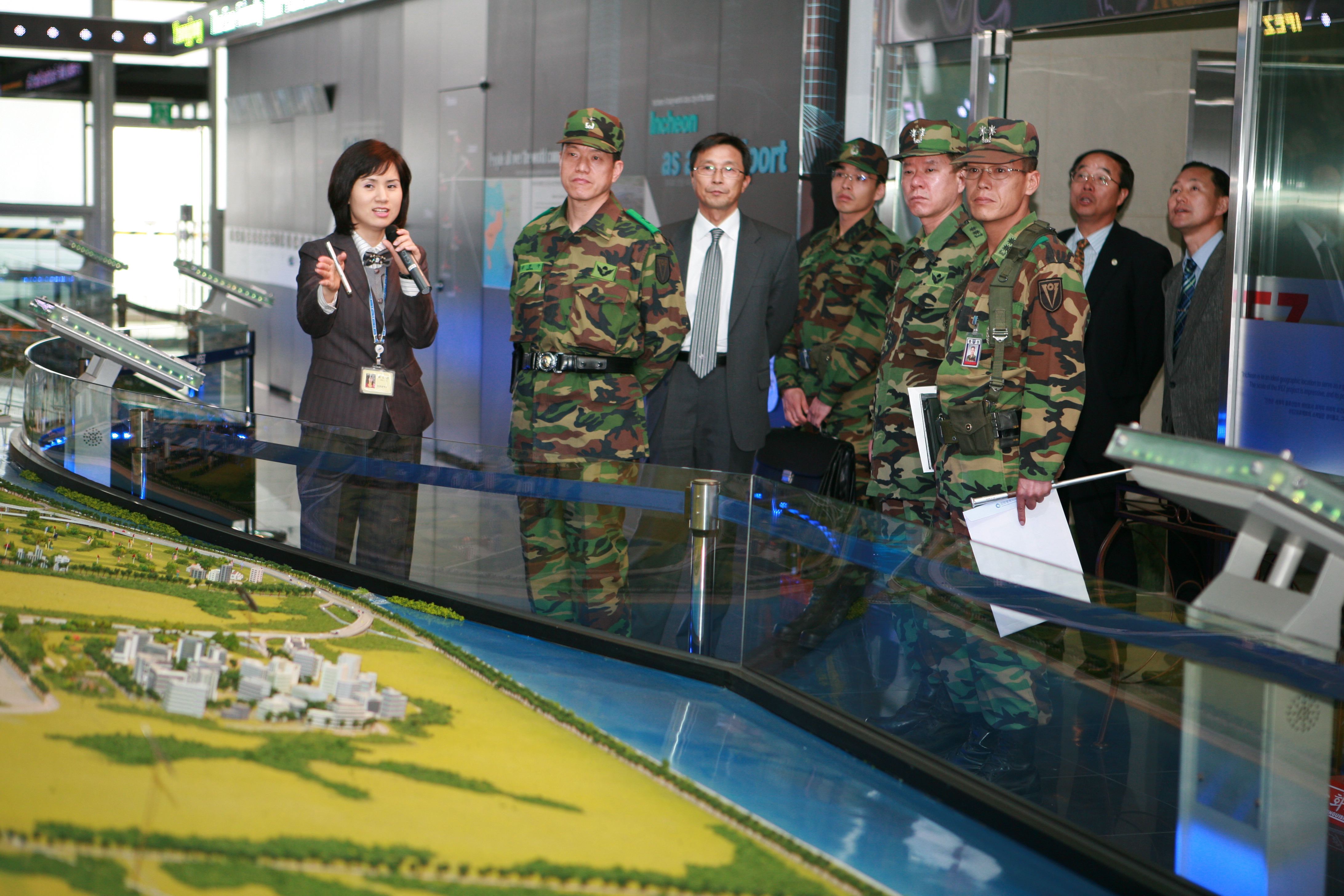 (070410)103여단장 IFEZ 방문(025340)-원본