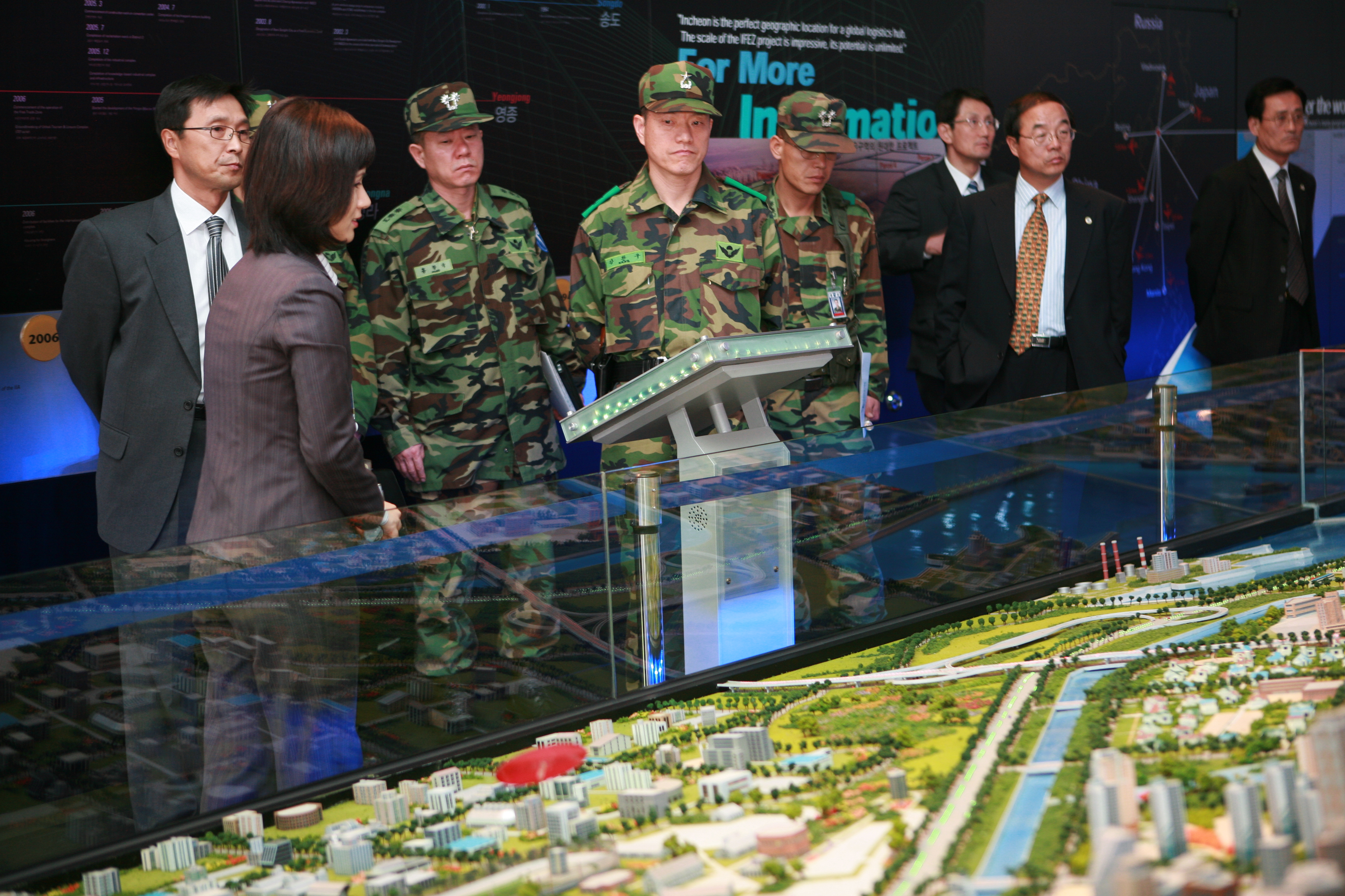 (070410)103여단장 IFEZ 방문(025341)-원본