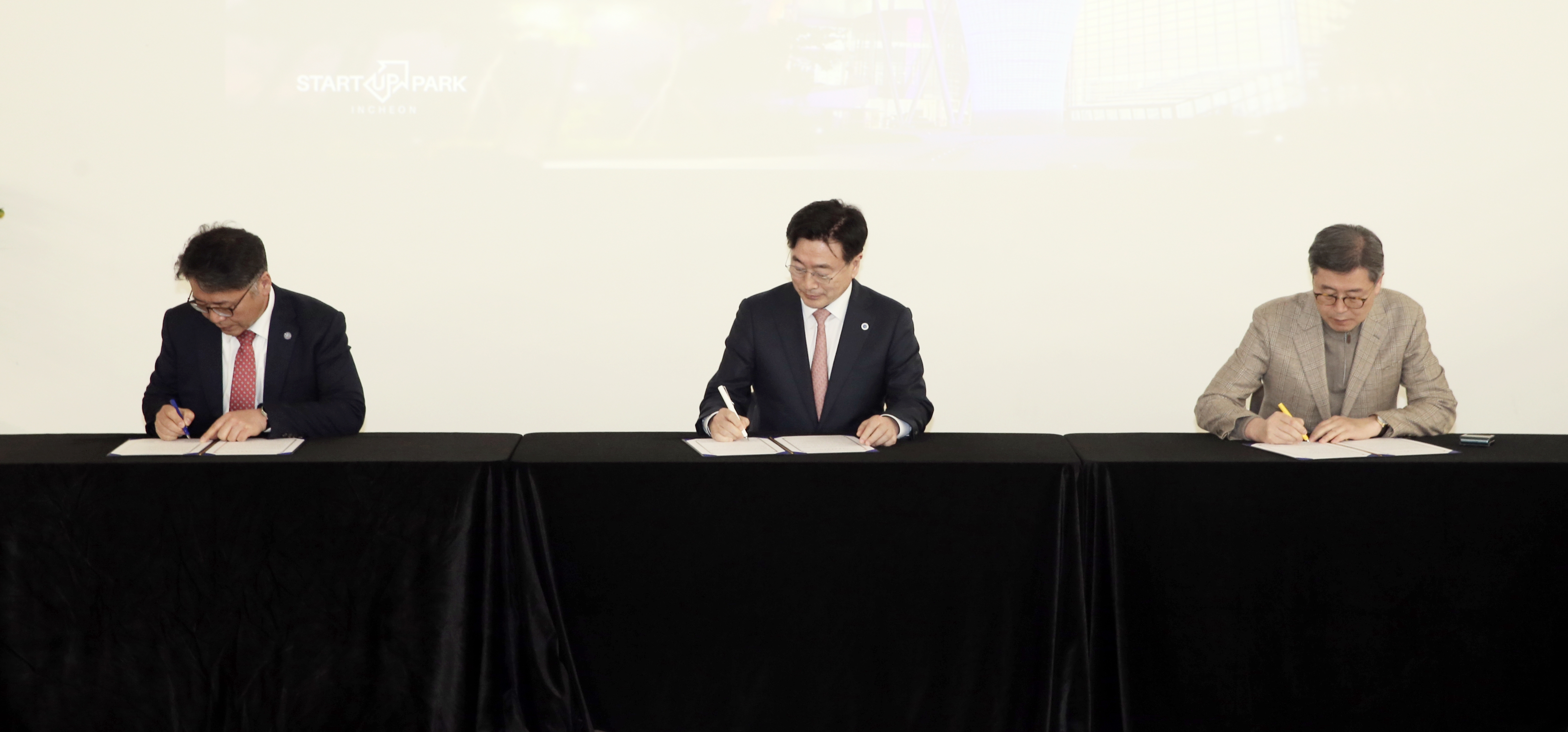 (240312)스마트 실증 지원 업무협약 체결(2887)-원본