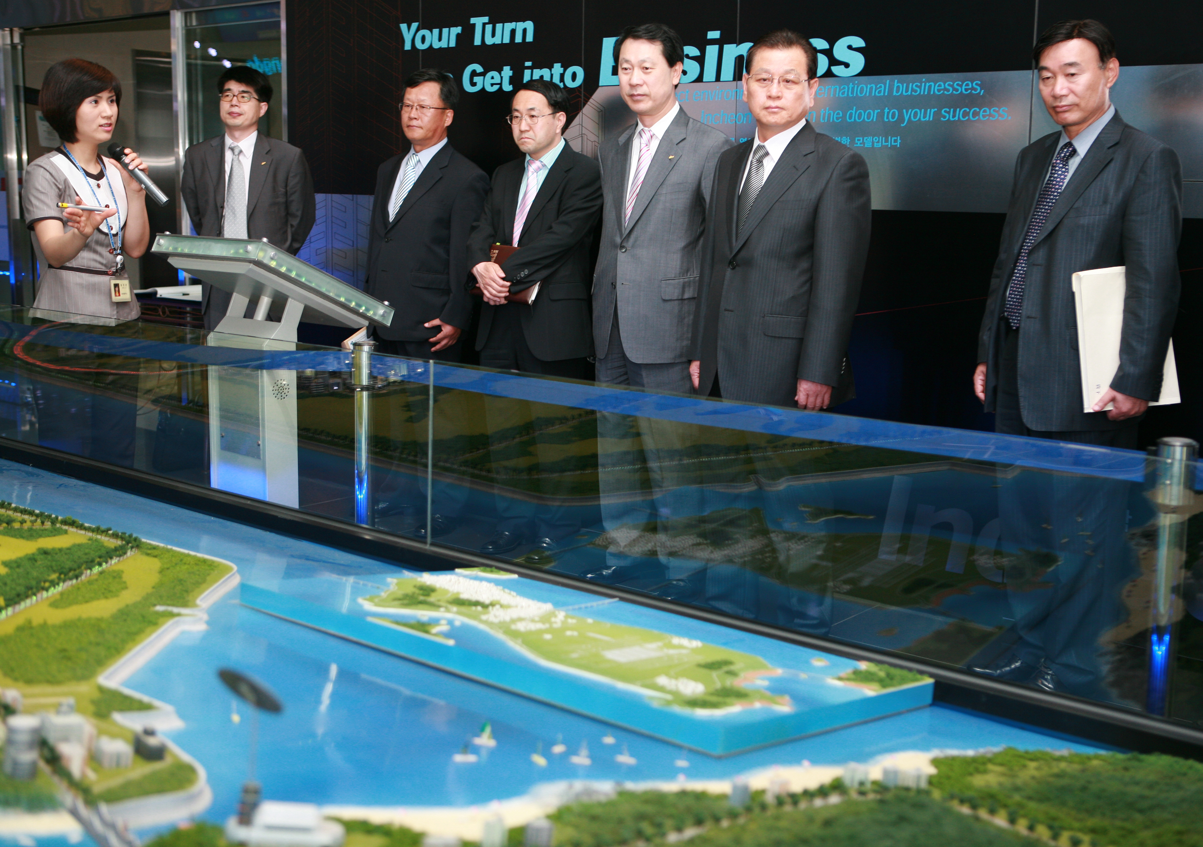 (070530)수입 건설협회장 일행 IFEZ 방문(038003)-원본