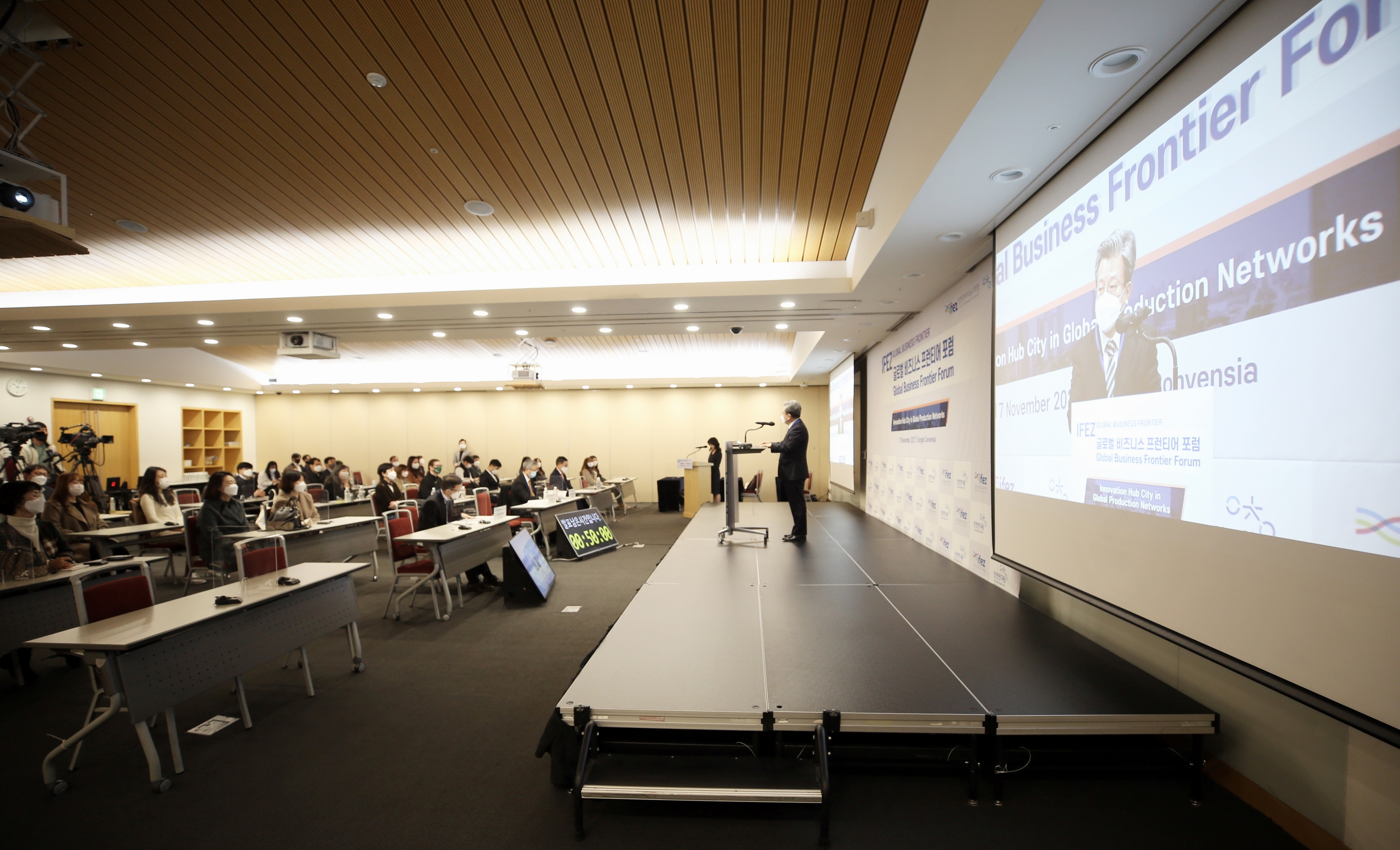 (211117)글로벌 비즈니스 프론티어 포럼(3670)-3000px