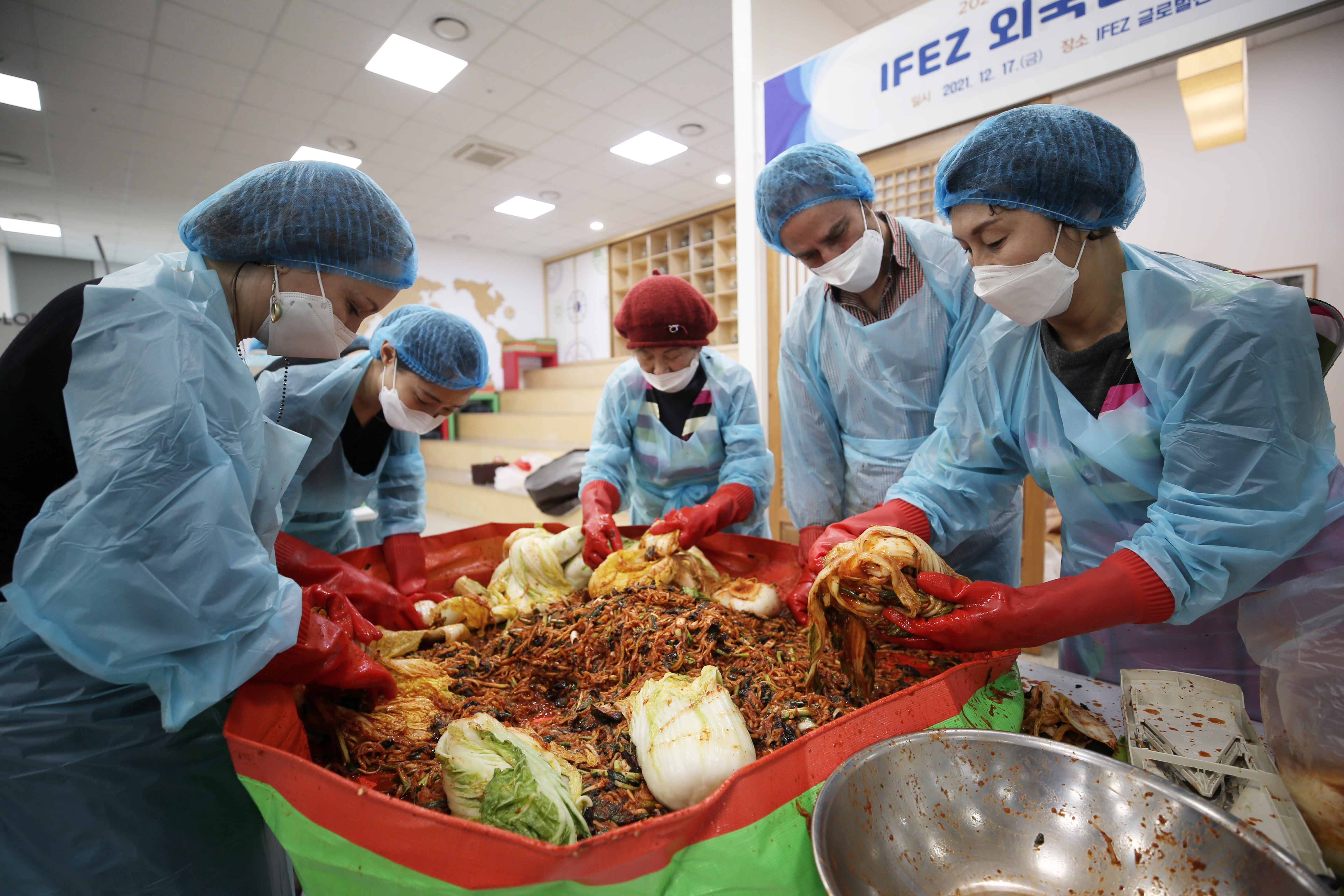 (211217)IFEZ 거주 외국인 김장 나눔(02)