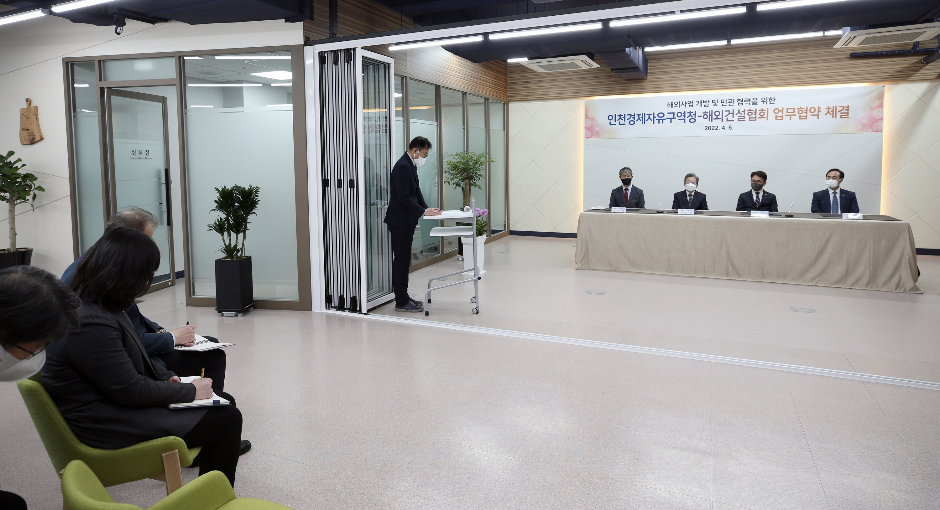 (220407)해외건설협회 업무협약 체결(4366)-3000px