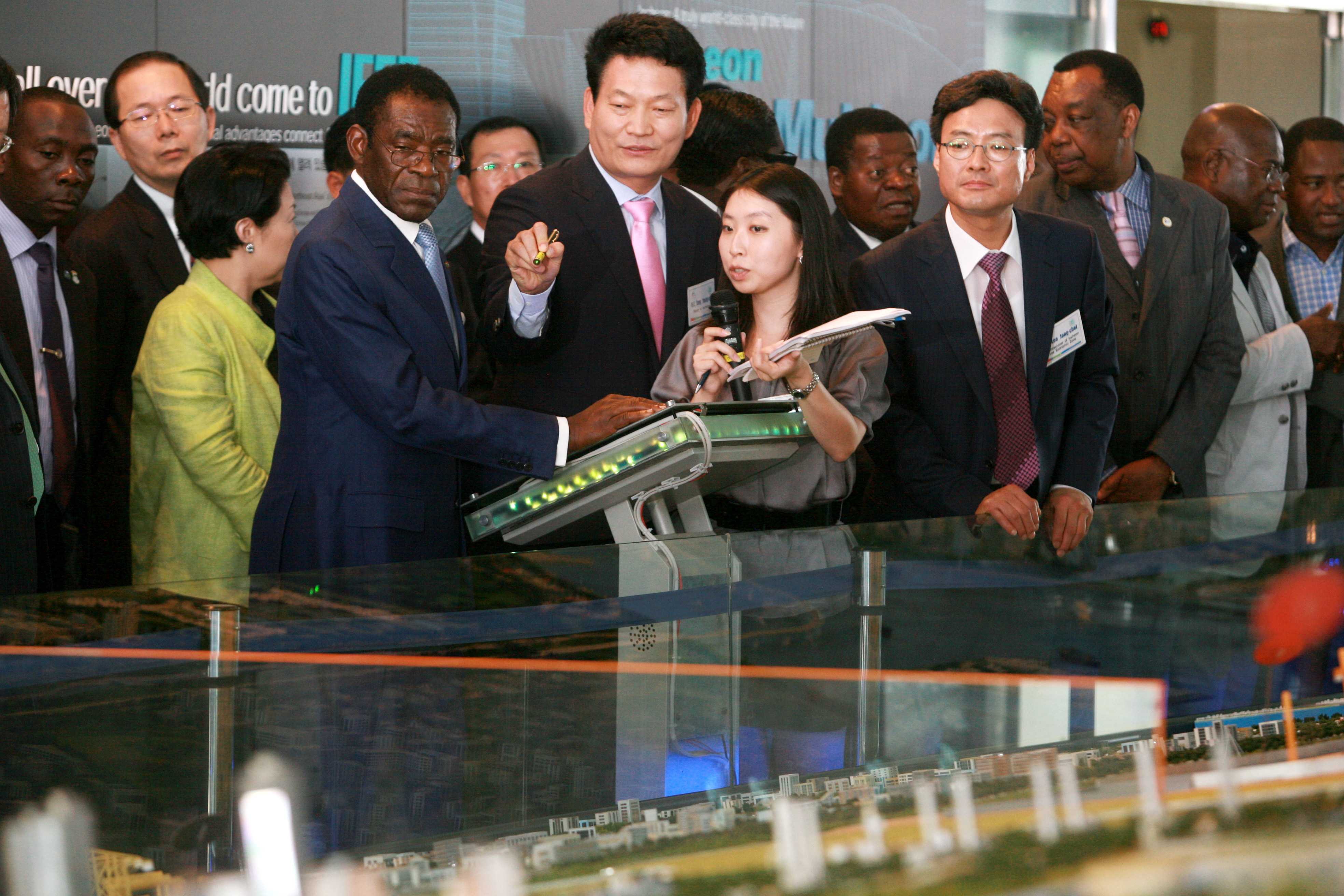 (100813)적도 기니 대통령 일행 방문(082606)-원본