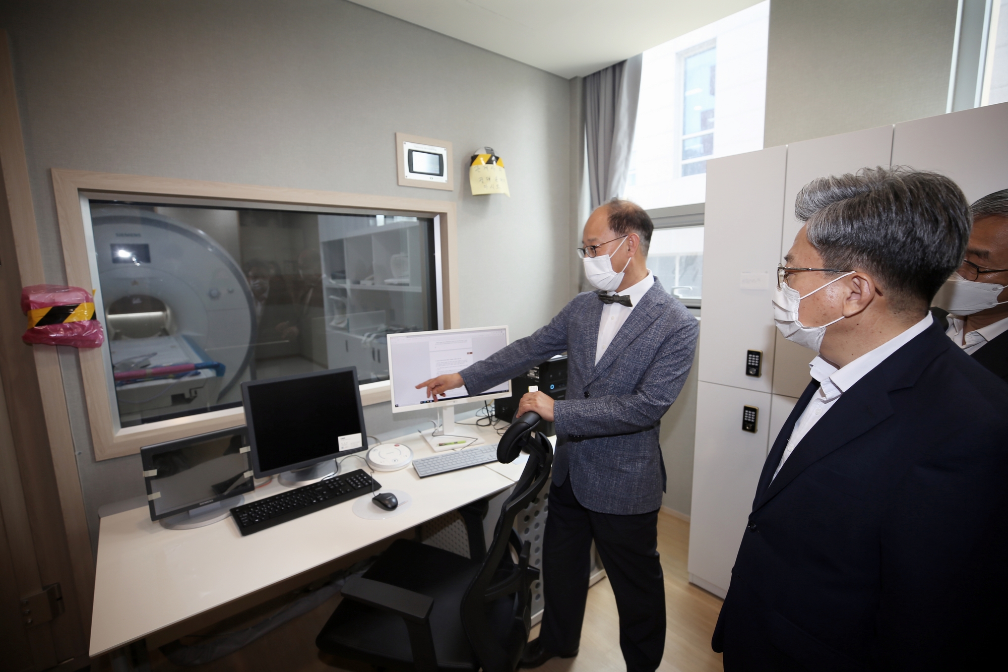 (200806)마크로젠 회장 면담(2005)-2000px