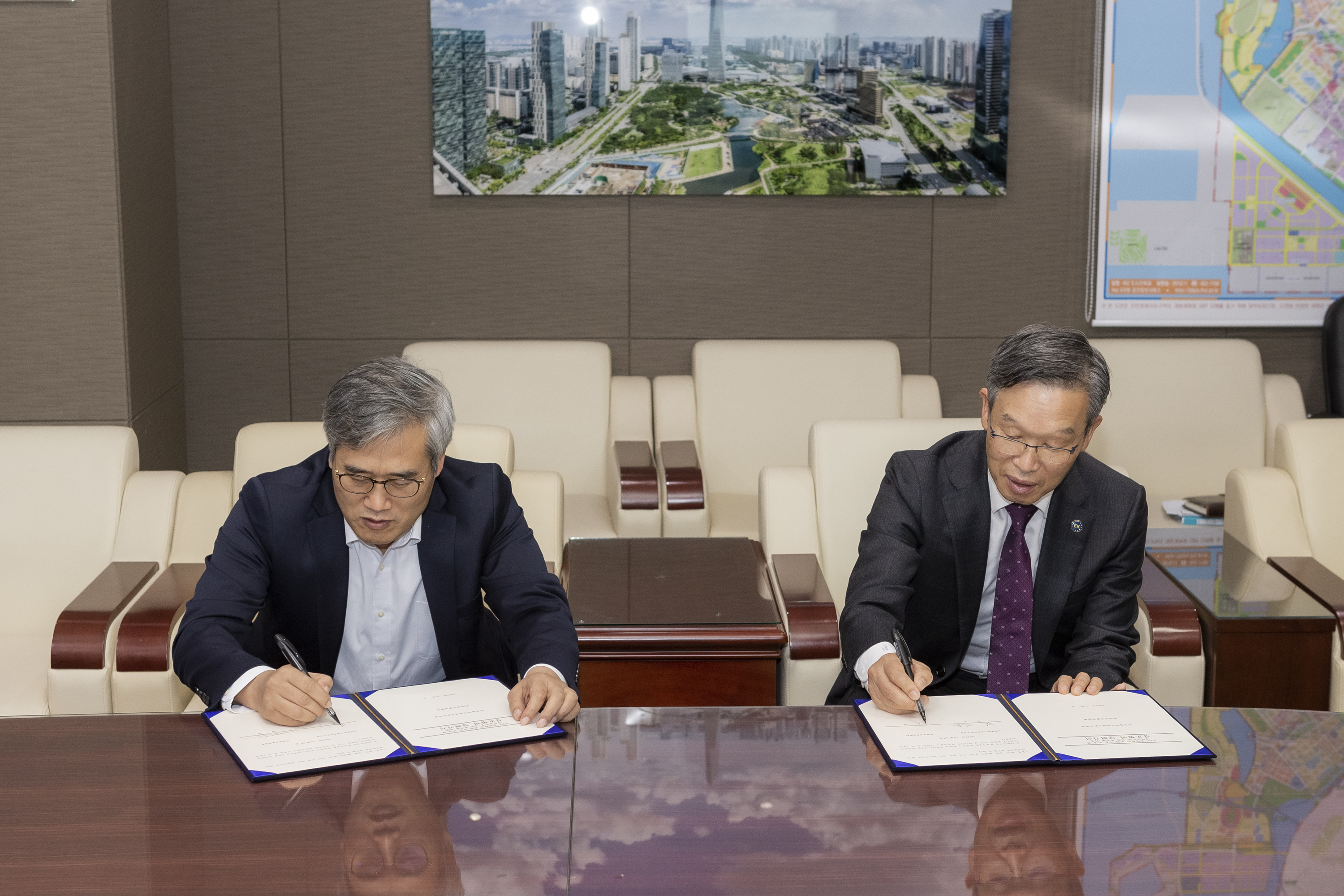 (221014)유럽한인총연합회 양해각서 체결(01)-원본