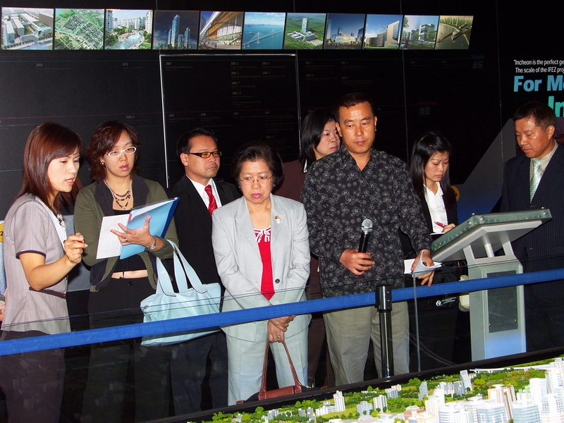 태국 상무부 및 대사관 관계자 IFEZ 홍보관 방문(사진)