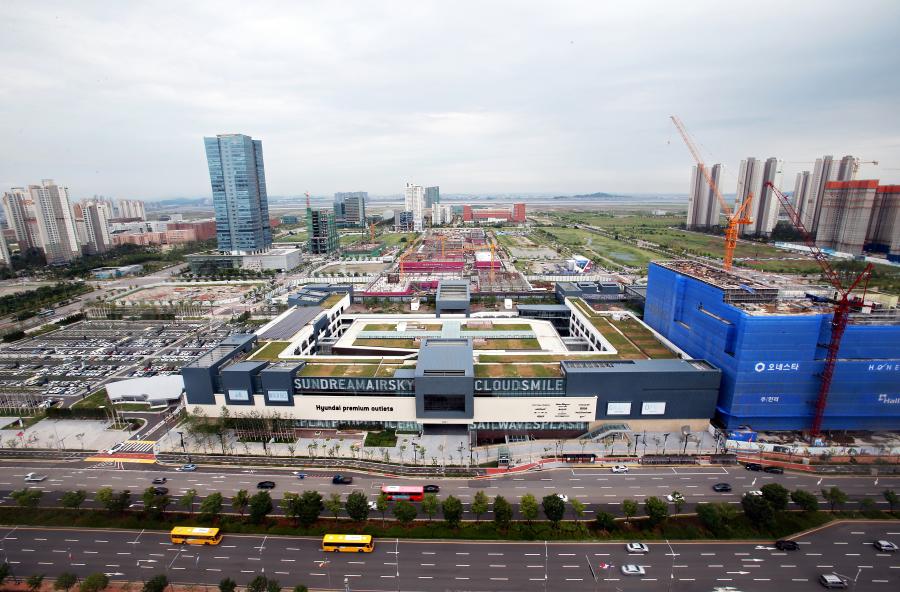 송도국제도시 쇼핑몰과 센트럴파크(사진)