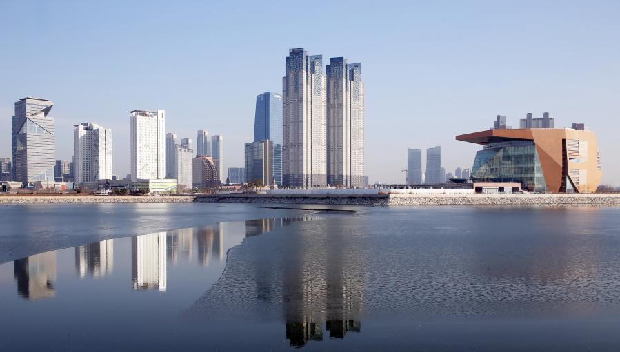 아트센터인천과 송도국제도시(사진)